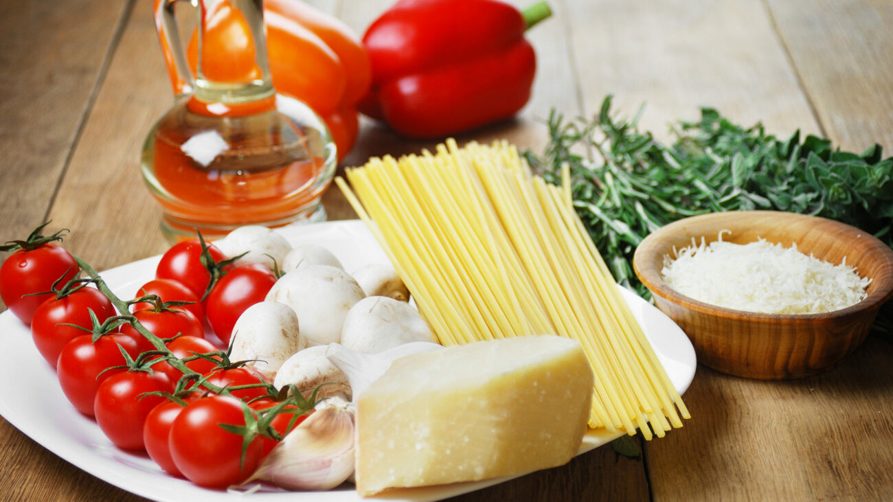 How to make a homemade Italian Spaghetti 3 Olive Oil, Parmesan Cheese and other ingredients